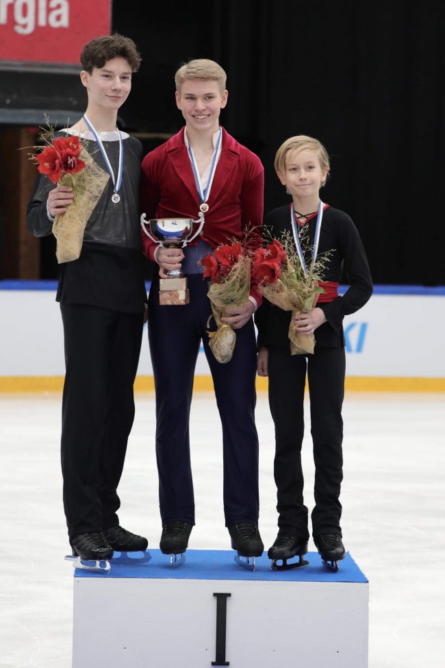 Jan Ollikainen palkintopallilla.