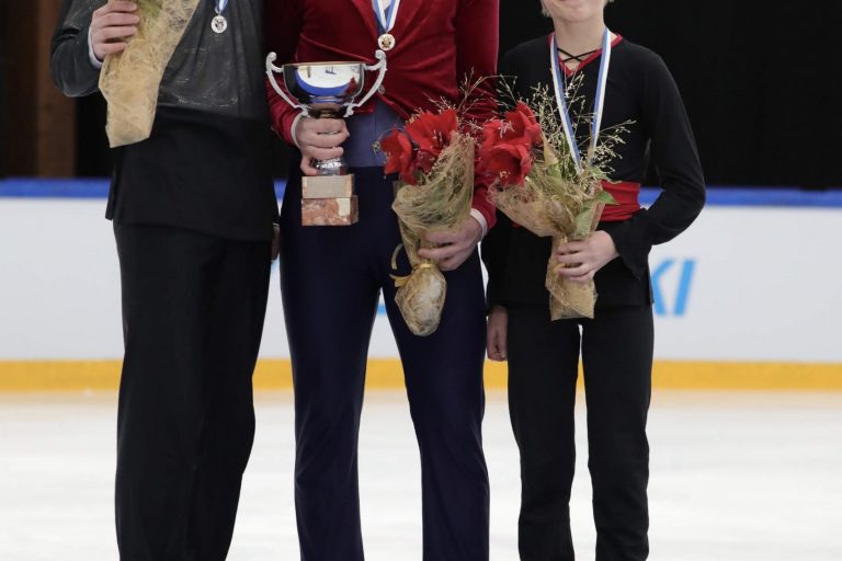 Jan Ollikainen palkintopallilla.